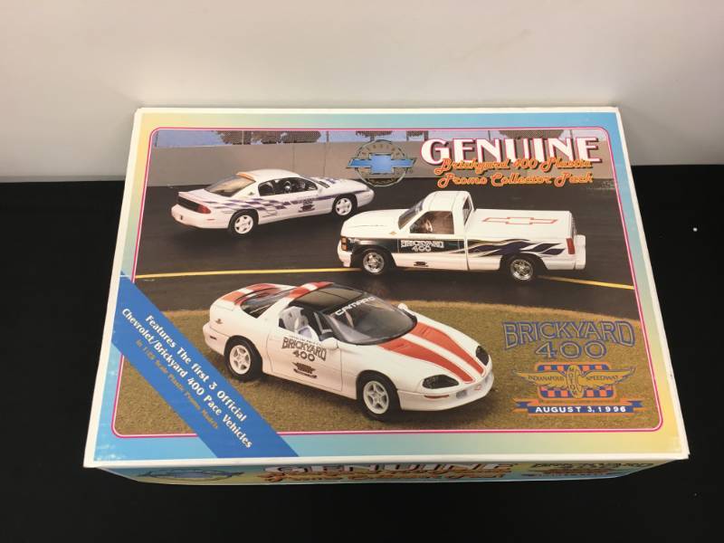 lot 125 image: Brickyard Indianapolis 400 (3) Piece Collectors Pack (Plastic Promo)