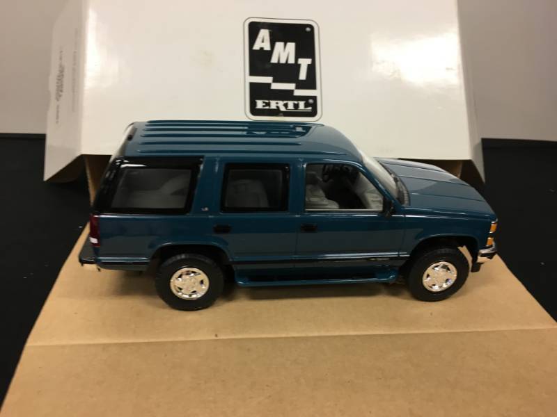 lot 127 image: ERTL 1995 Chevrolet Tahoe (Plastic Promo) 125 Scale