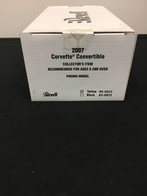 lot 128 image: Revell 2007 Chevrolet Corvette Convertible (Plastic Promo) 125 Scale
