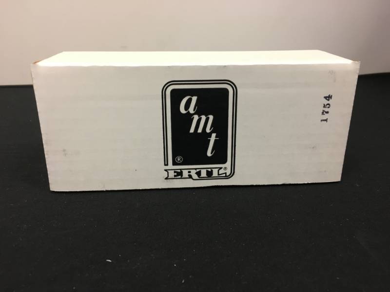 lot 133 image: ERTL 1994 Chevrolet Corvette (Plastic Promo) 125 Scale