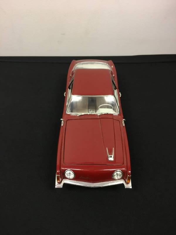 lot 136 image: 1963 Studebaker Avanti Diecast - 118 Scale