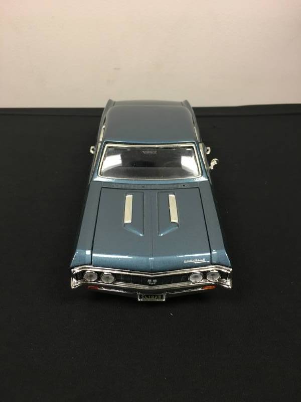 lot 138 image: 1967 Chevelle SS 396  Diecast - 118 Scale
