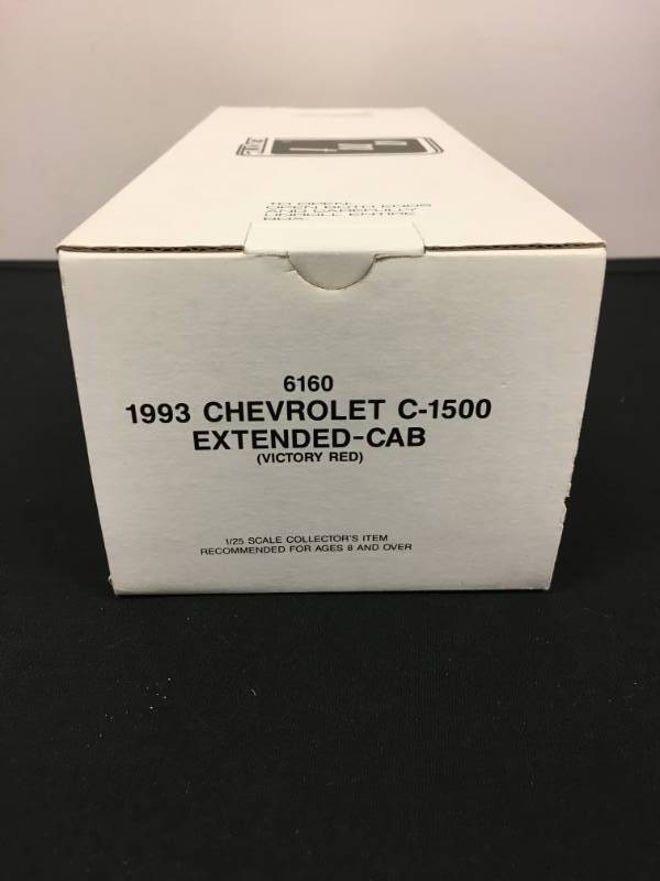 lot 139 image: ERTL 1993 Chevrolet C-1500 Extended Cab (Plastic Promo) 125 Scale