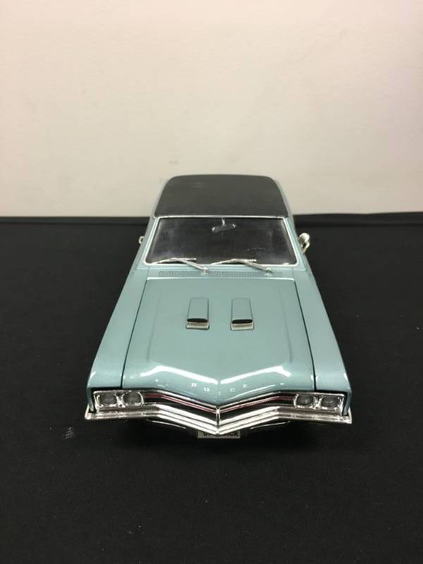 lot 142 image: 1967 Buick GS Hardtop Diecast - 118 Scale