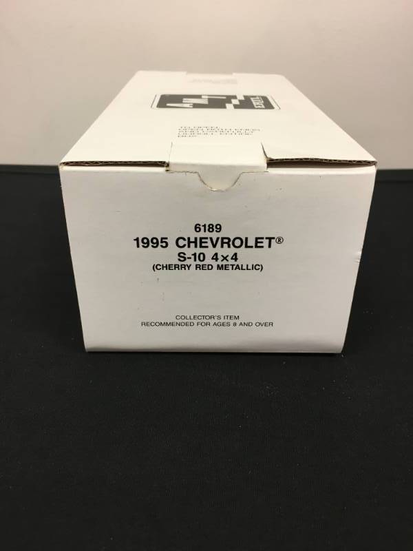 lot 146 image: ERTL 1995 Chevrolet S-10 4x4 (Plastic Promo) 125 Scale