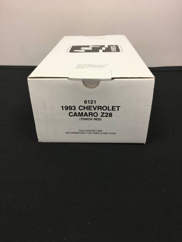 lot 147 image: ERTL 1993 Chevrolet Camaro Z28 (Plastic Promo) 125 Scale