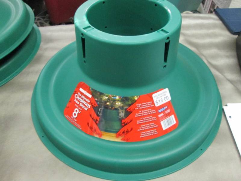 lot 21 image: Ultimate Christmas Tree Stand Retai...