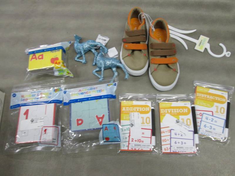 lot 31 image: Wipe Off Math cards, Puzzle Cards, ...
