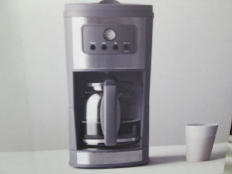lot 33 image: 12 Cup Programmable Coffee Maker op...