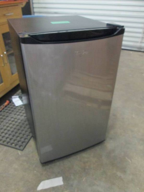 lot 38 image: Whirlpool 4.3 cu ft Mini Refrigerat...