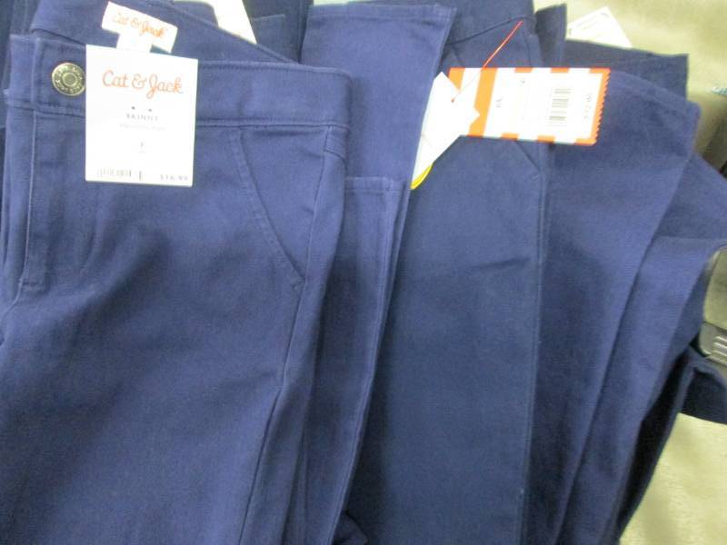 lot 61 image: Lot of 11 Cat & Jack Stretch Girls ...