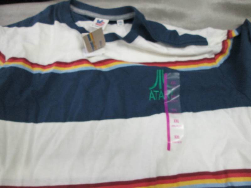 lot 79 image: Lot of 8 Assorted Sized Tshirts NWT...