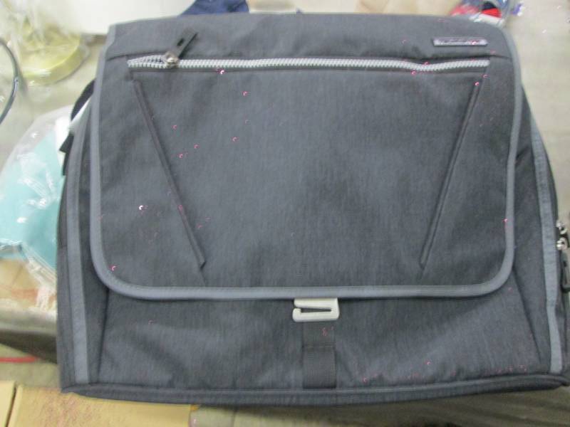 lot 135 image: American Tourister Messenger Bag NW...