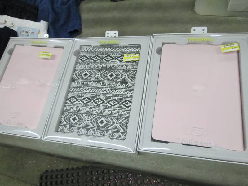 lot 148 image: Lot of 3 iPad Pro Cases Clearance R...