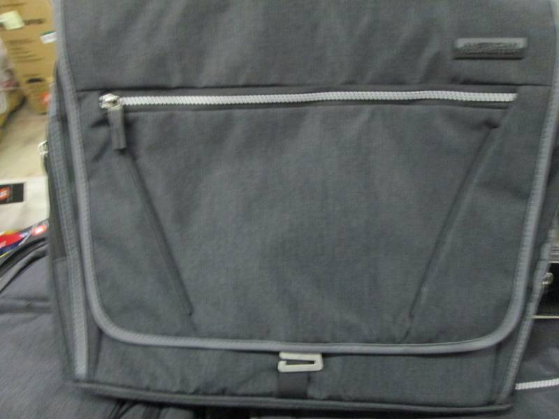 lot 163 image: American Tourister Messenger Bag NW...