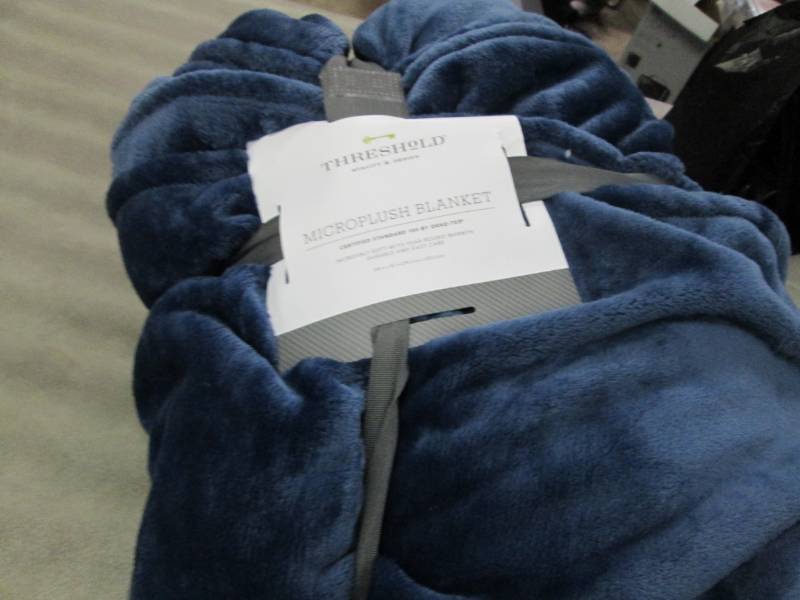 lot 168 image: Blue Microplush Blanket 108x92 Reta...