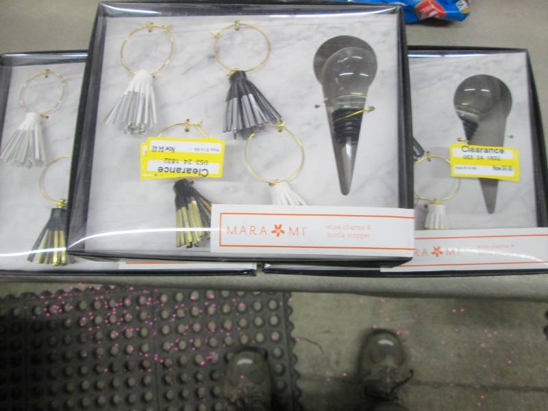 lot 172 image: Lot of 5 Wine charms Bottle stoppe...