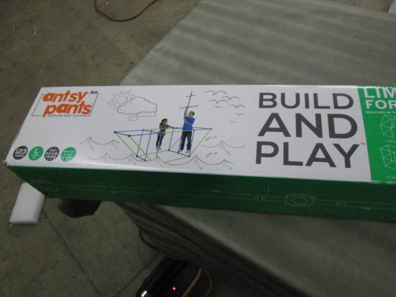 lot 214 image: Antsy Pants Build & Play Set open b...