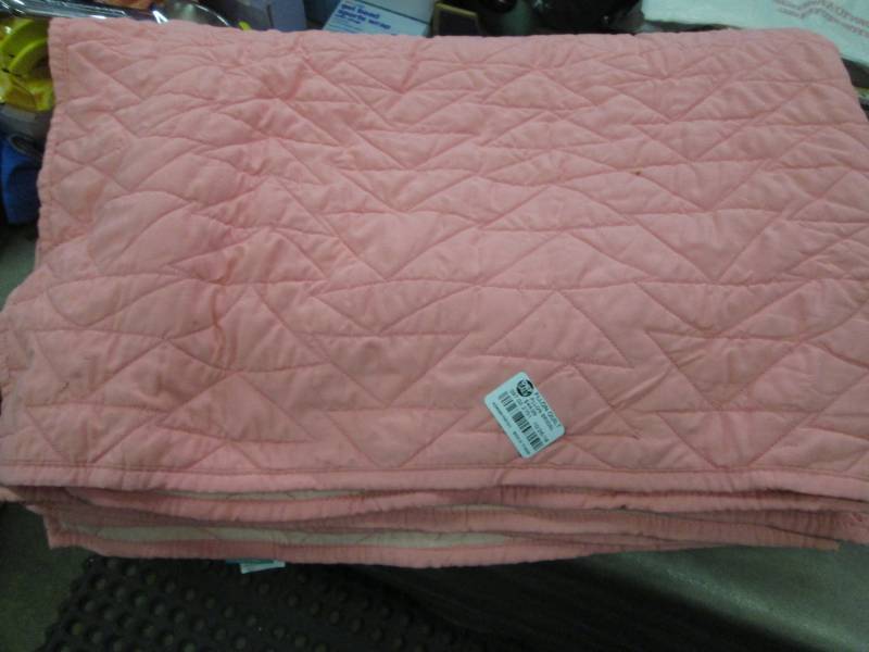 lot 237 image: FullQueen Quilt in Coral Retail $4...