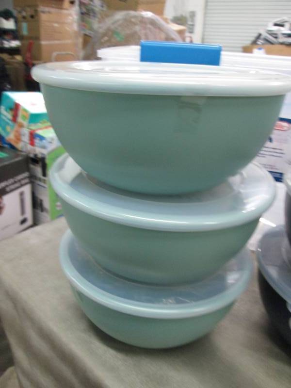 lot 281 image: Lot of 3- 2pks Plastic Storage Bowl...