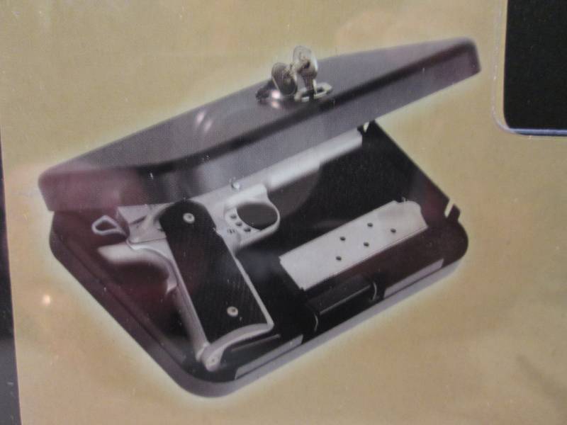 lot 4 image: Full Size Handgun Secure It Metal S...