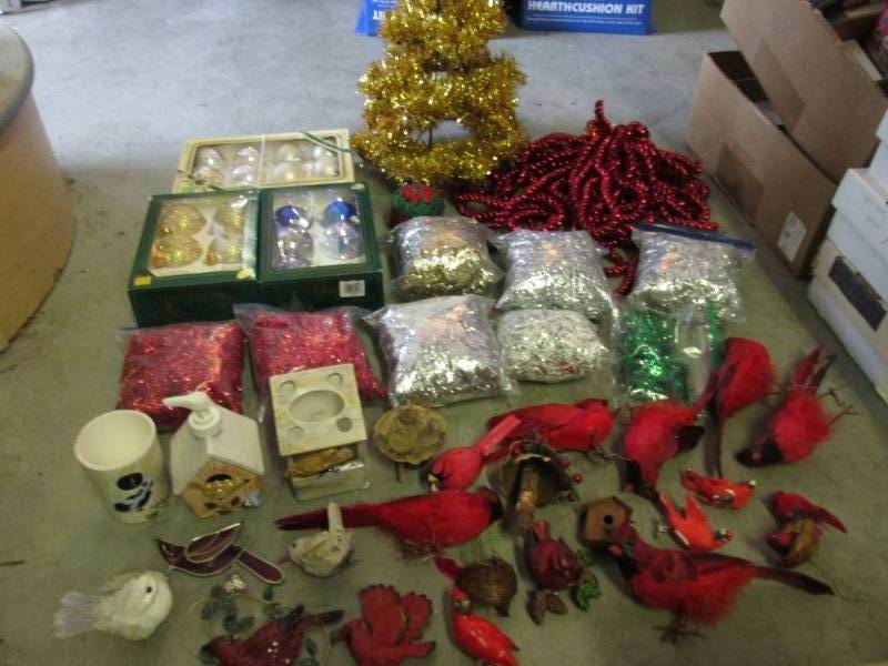 lot 33 image: Lot of Misc Christmas Decor Cupcake...