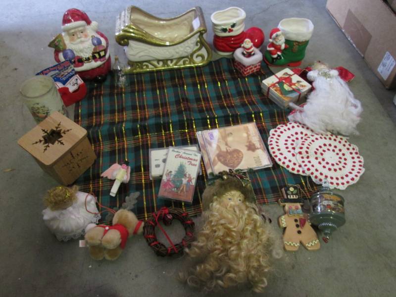 lot 38 image: Lot of Misc Christmas Decor  D-1...