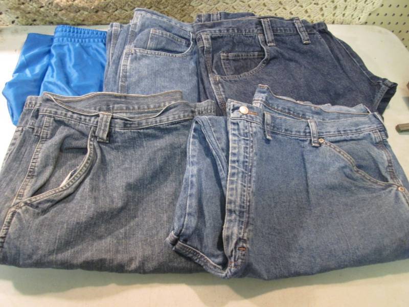 lot 48 image: Mix Lot of 4 Pairs of Size 44 Short...