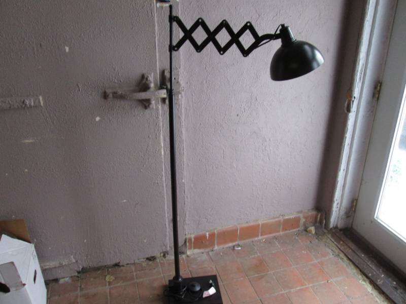 lot 56 image: Expandable Floor Lamp Black 58.5 t...
