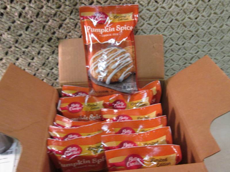 lot 69 image: Case of 12 Bags of Betty Crocker Pu...
