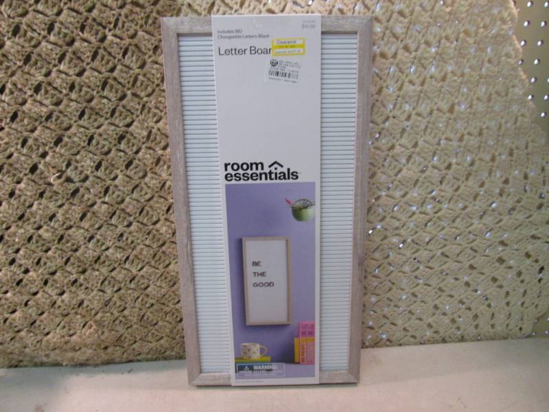 lot 92 image: Room Essentials Letter Board Includ...