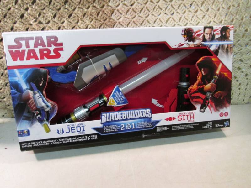 lot 98 image: Star Wars Blade Builders 2 in 1 Toy...