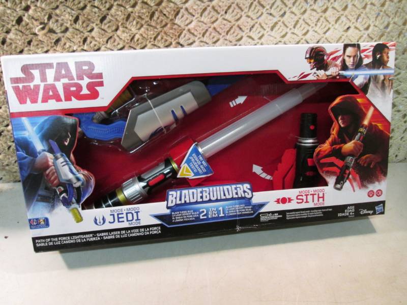 lot 101 image: Star Wars Blade Builders 2 in 1 Toy...