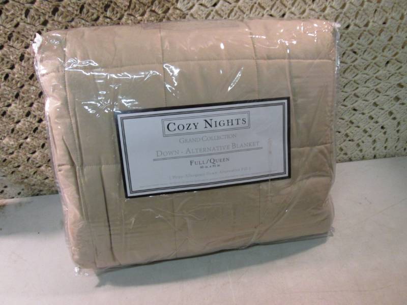 lot 139 image: Cozy Nights Grand Collection Down -...