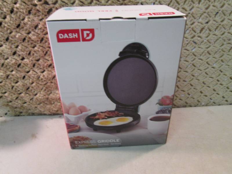 lot 149 image: Dash Express 8 Griddle Looks new. ...
