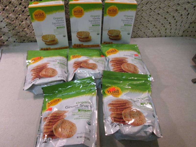 lot 205 image: Lot of Organic Cookies Vanilla Sand...