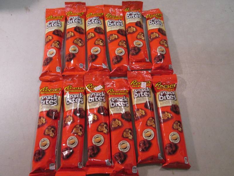 lot 222 image: 12 Reeses Nutrageous Snack Bites Be...