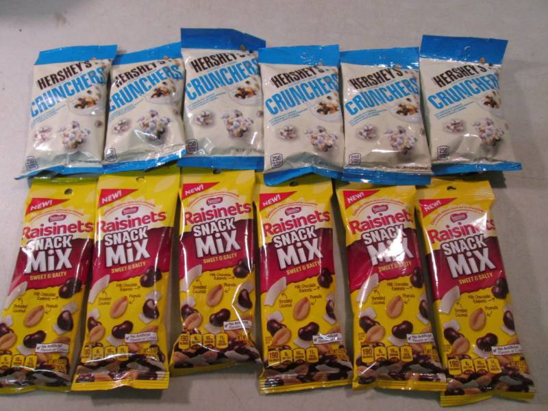 lot 229 image: 6 Bags Each of Hersheys Cookies n C...