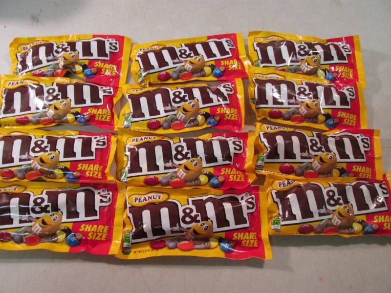 lot 265 image: 12 Share Size Bags of Peanut M&Ms ...