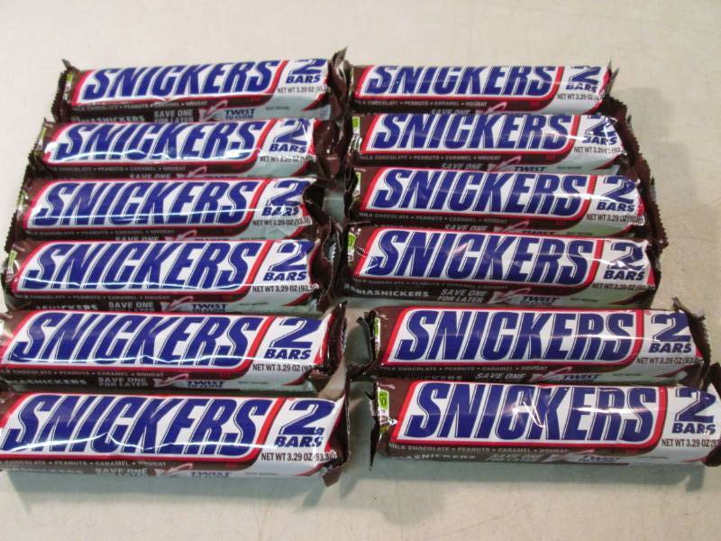 lot 267 image: 12 Snickers 2 Bar Candy Bars Best b...