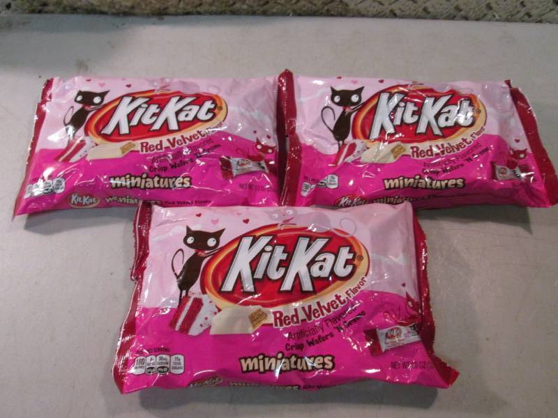 lot 301 image: 3 Bags of Kit Kat Red Velvet Miniat...