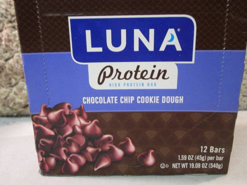 lot 321 image: Box of 12 Luna High Protein Chocola...