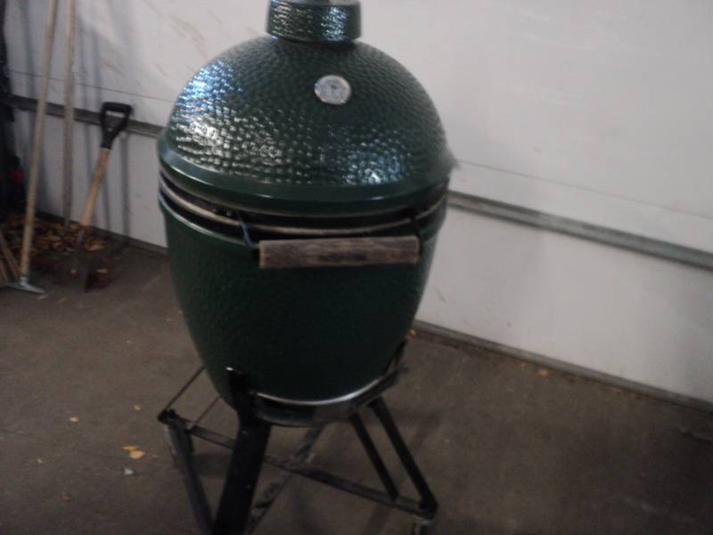 Green Egg- medium size on stand wit...