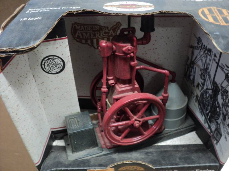 ERTL IHC Famous Engine from 1991 ne...