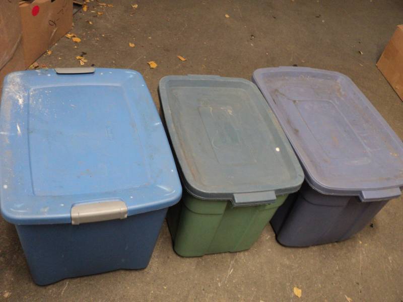 3 totes with lids, 2 rubbermaid and...