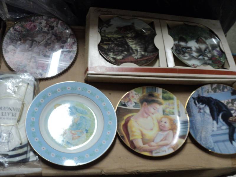 decorative plates and hangers...