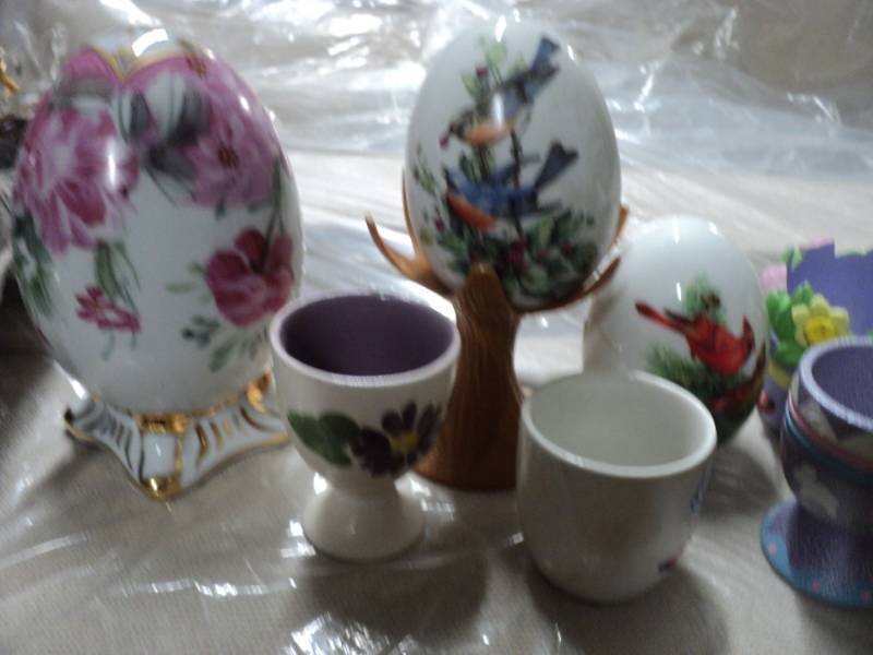 Egg collectible and extra holders...