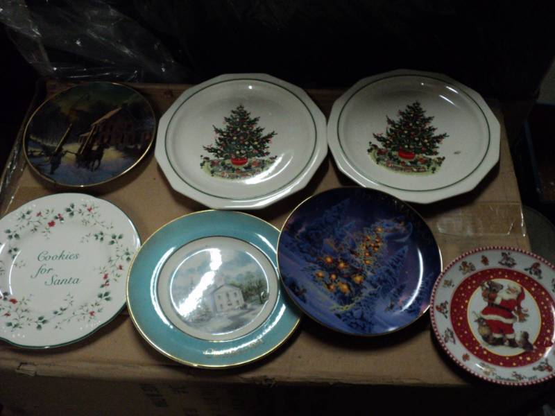 7 xmas plates...