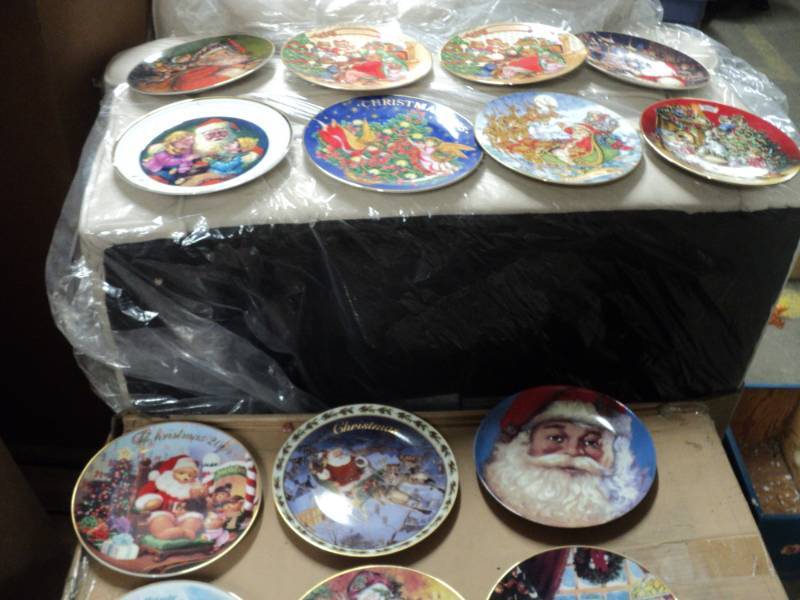 14 dated xmas plates...