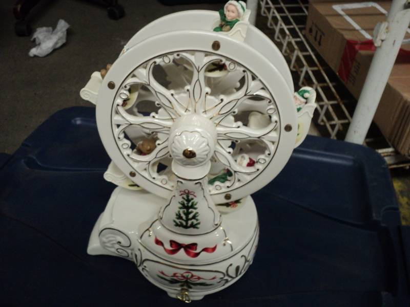 Holiday musical Ferris wheel in ori...